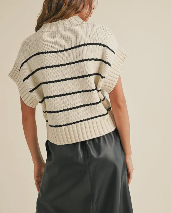 Black/white short sleeve sweater